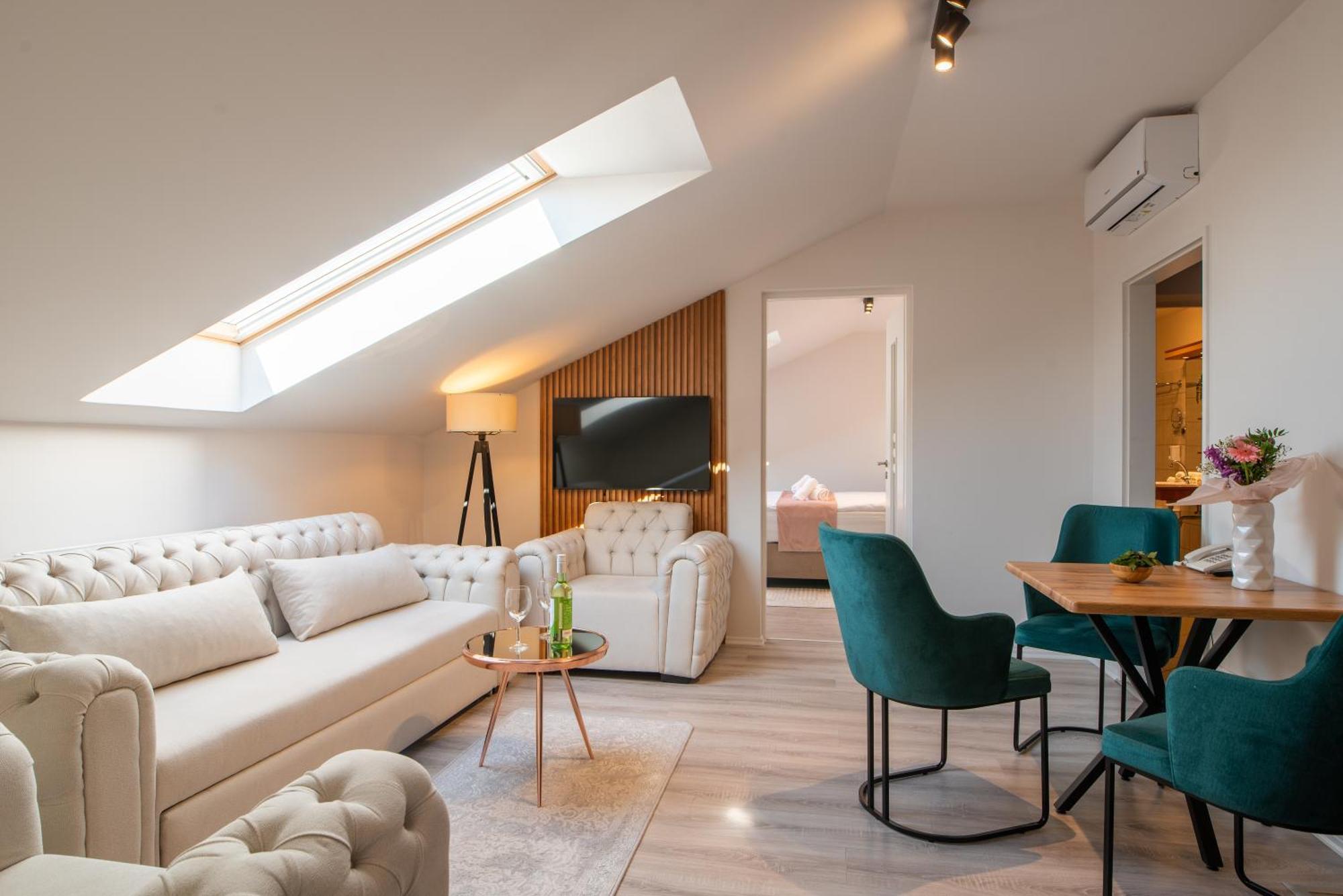 Holdvirag Hotel ชาร์วาร์ ภายนอก รูปภาพ
