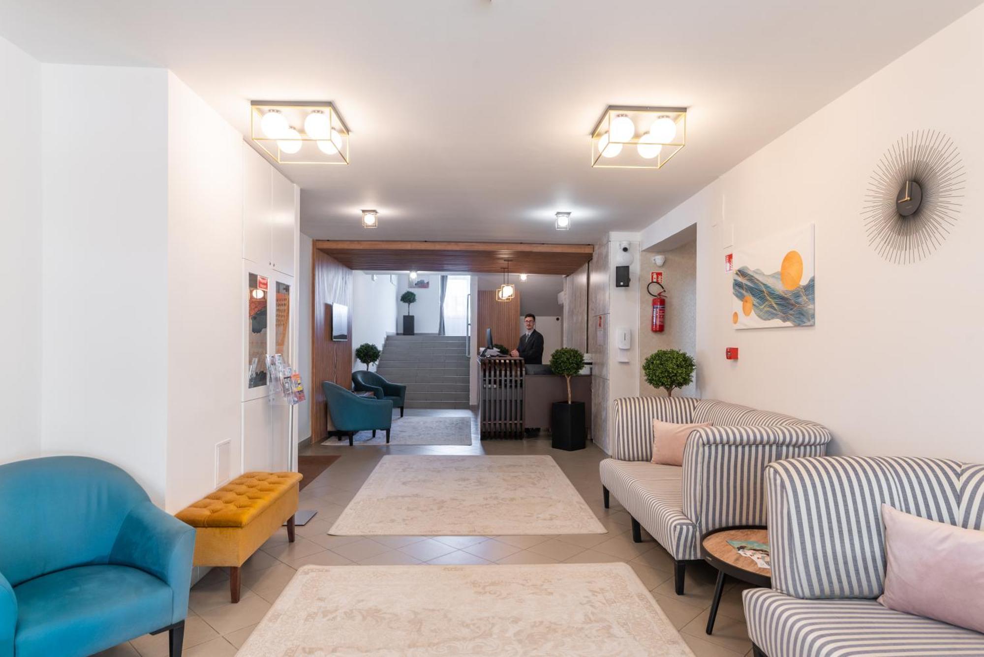 Holdvirag Hotel ชาร์วาร์ ภายนอก รูปภาพ
