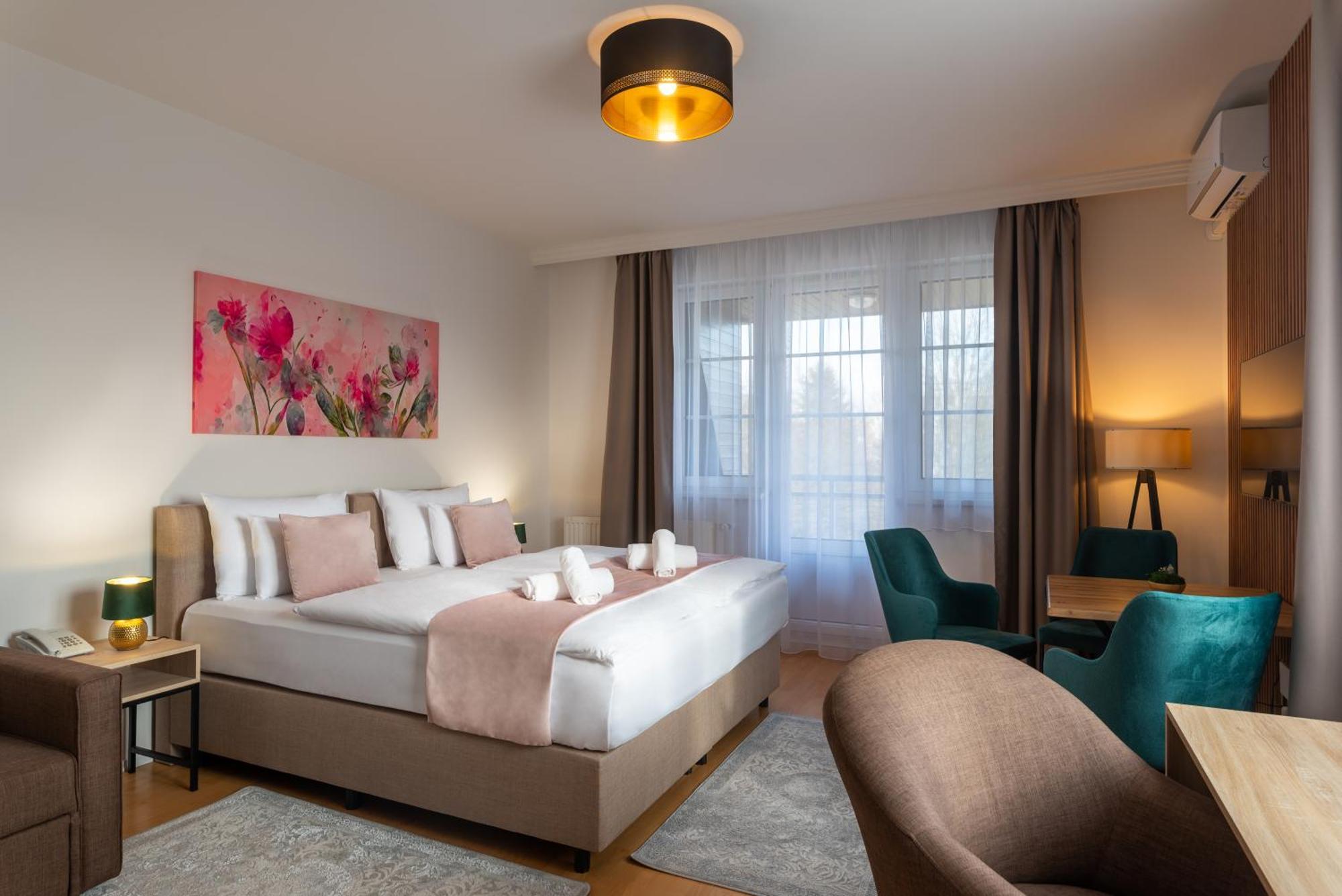 Holdvirag Hotel ชาร์วาร์ ภายนอก รูปภาพ