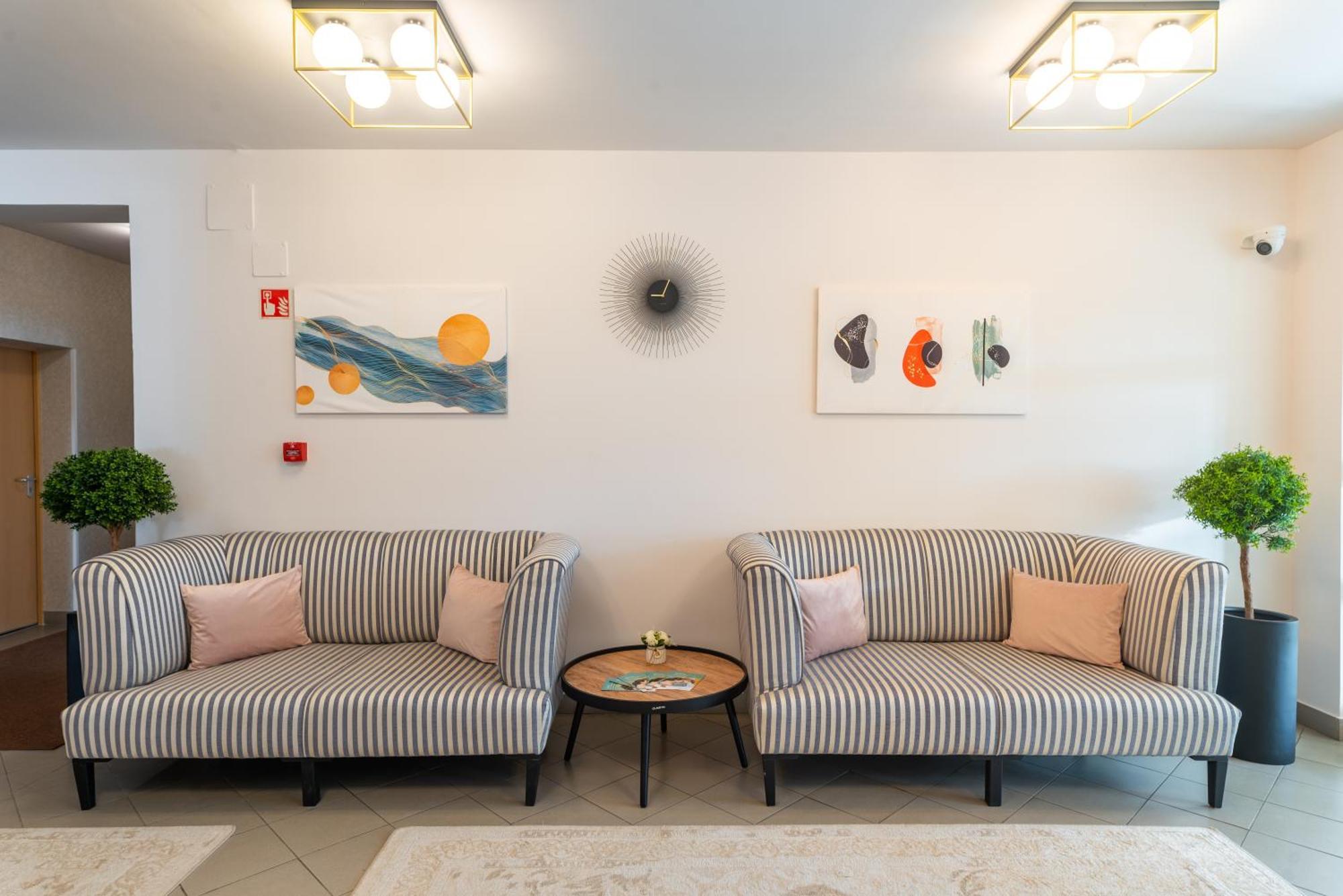 Holdvirag Hotel ชาร์วาร์ ภายนอก รูปภาพ