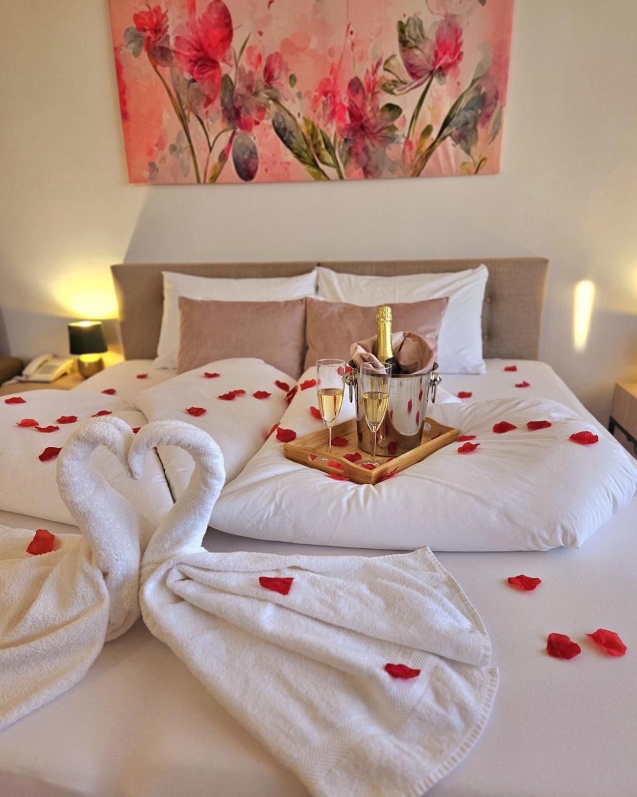 Holdvirag Hotel ชาร์วาร์ ภายนอก รูปภาพ